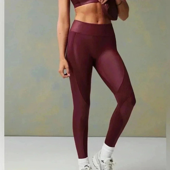 Fabletics Pants - NWT Motion365+ Contour High-Waisted Legging size XS merlot shine